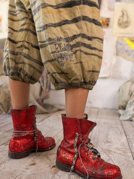 Magnolia Pearl Tiger Capri La Jolla Joggers, Big Cat OS - Picture 3 of 10